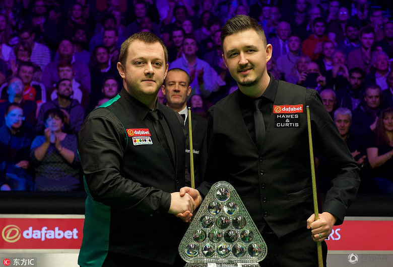 电梯内冲出 电梯内冲出