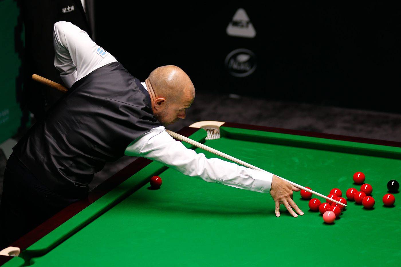 何捍卫在亚 何捍卫在亚