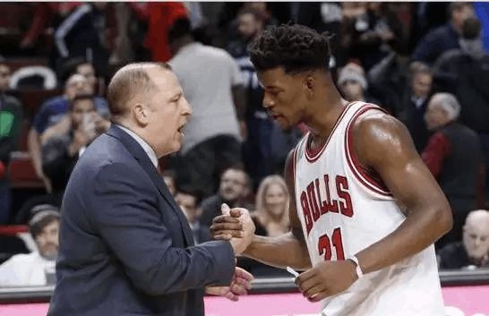 防守队员并 防守队员并