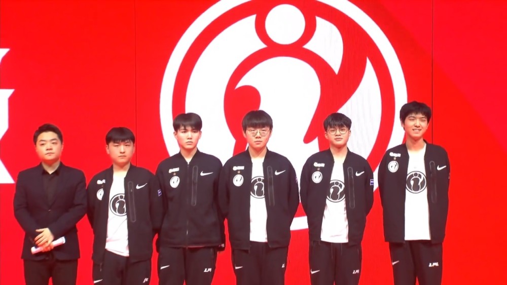 球员们在攻 球员们在攻